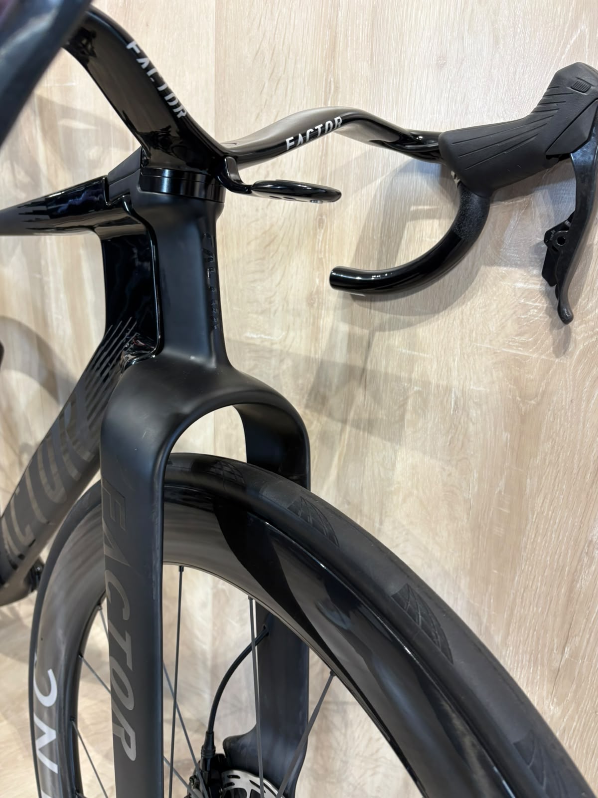 FACTOR ONE miniatura 4