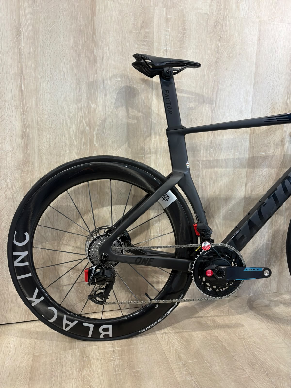 FACTOR ONE miniatura 2